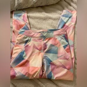 EUC Nike Geometric Patterned Athletic Leggings